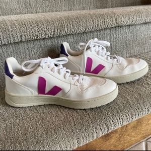Women's Veja V-10 Sneakers